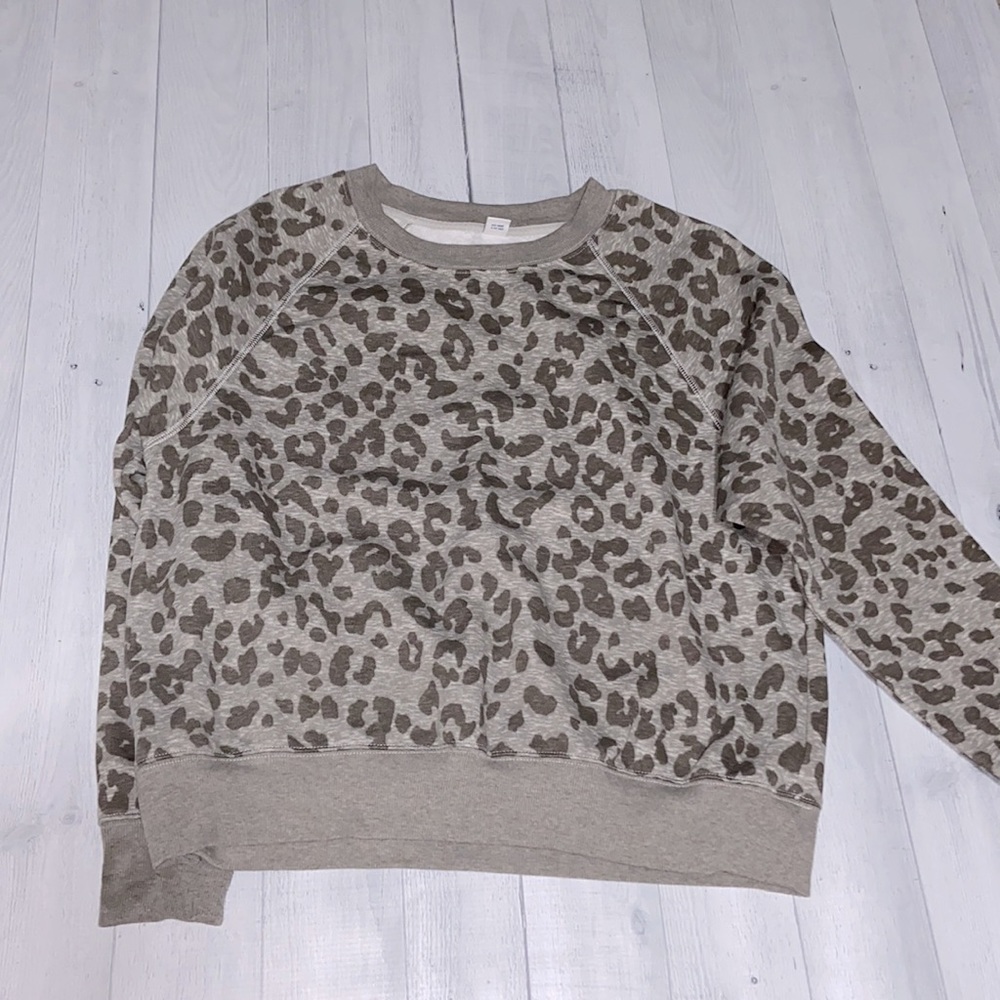 Old Navy gray crewneck - size medium